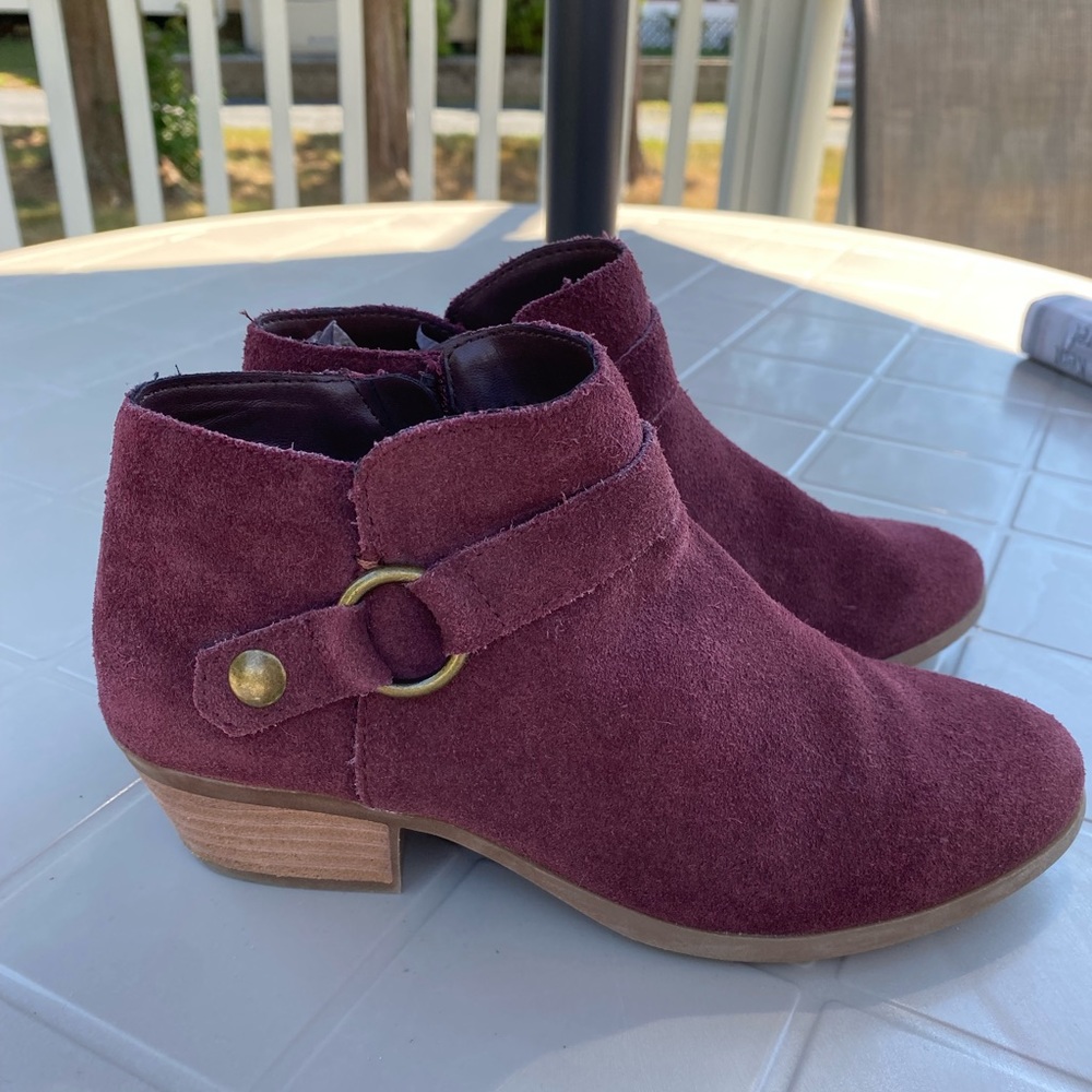 BASS BURGUNDY SUEDE BOOTIES WITH Heel